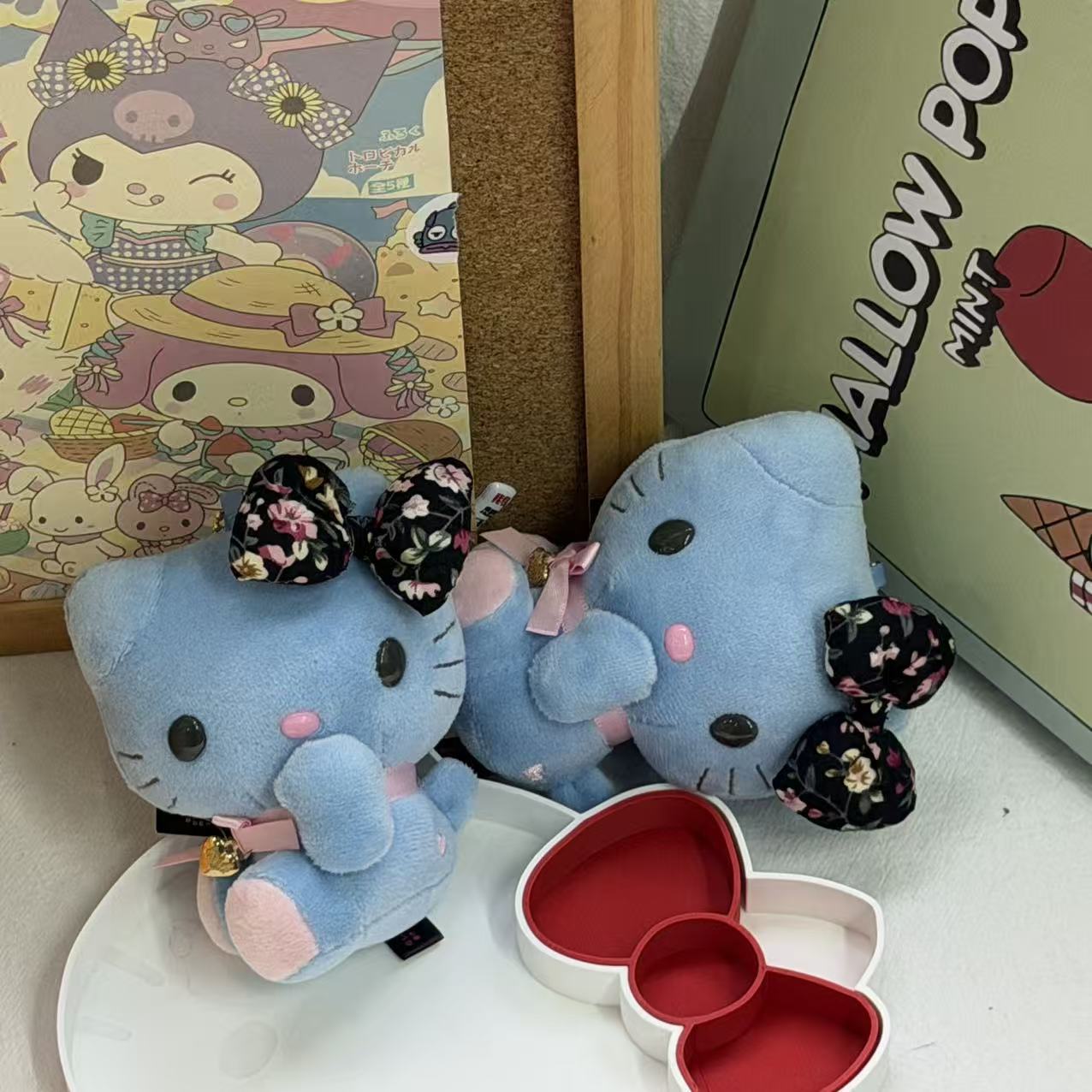 Blue Hello Kitty Floral Print  - Good Floral & Wedding Decor Supply Photos recension och pris