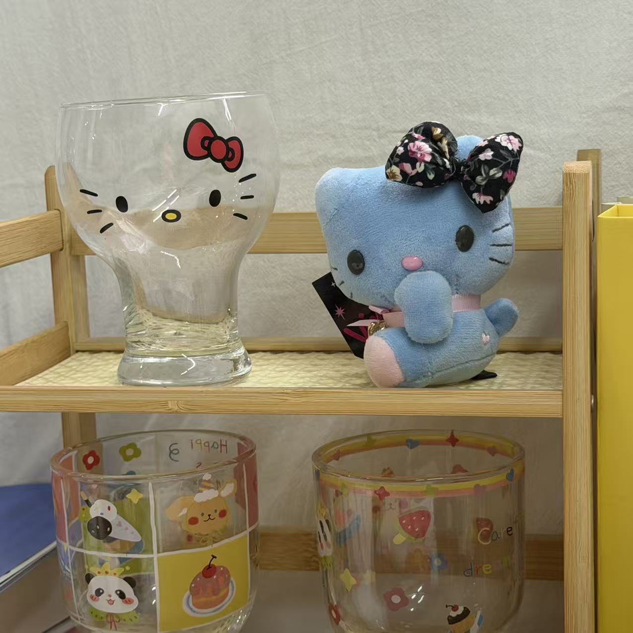 Blue Hello Kitty Floral Print  - Good Floral & Wedding Decor Supply Photos recension och pris